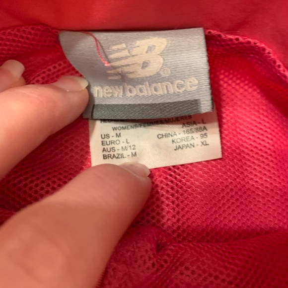 New Balance breast cancer awareness rain shell - Picture 6 of 8